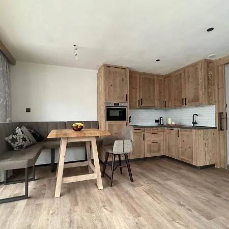 Samnaun, Chaletdmot Apartment