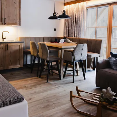 Samnaun, Chaletdmot Apartment *