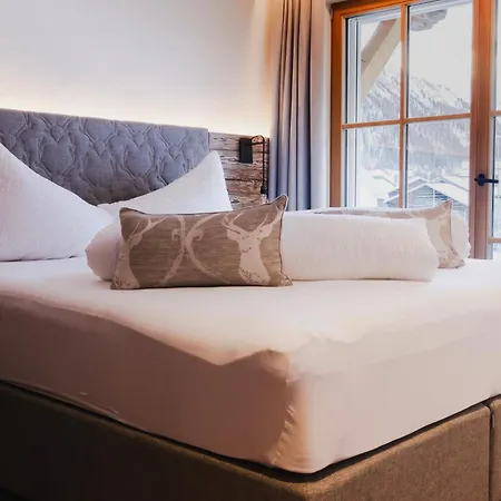 Samnaun, Chaletdmot Apartment *
